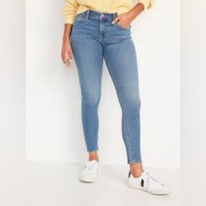 Old Navy Mid-Rise Rockstar Super Skinny Jeans in Kamila